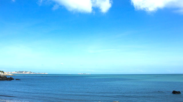 第二の日、神は自身の権威によって水と大空を創り、最も基本的な人間の生存空間を創った