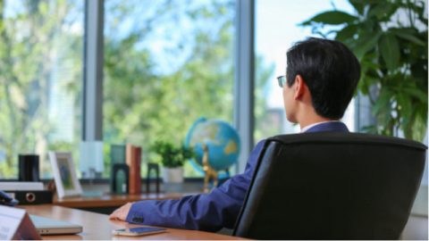 クリスチャンは仕事上でどのように効果的に従業員を管理するのか