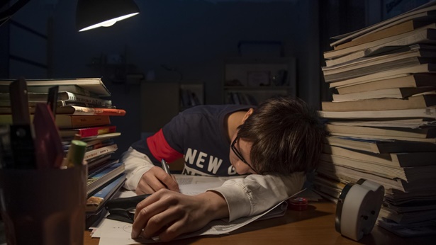 息子よ、お母さんはもうあなたをコントロールしません